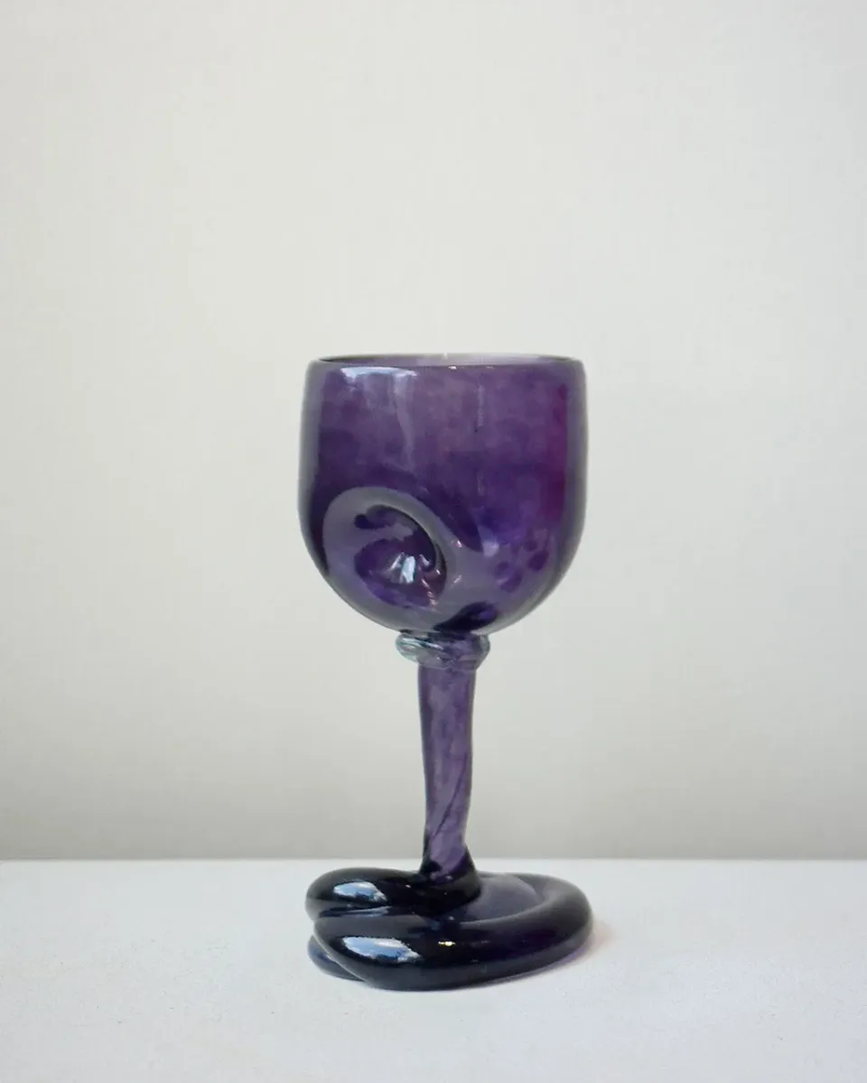 Completedworks Thaw verre à vin violet recyclé