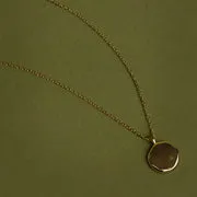 Astrid & Miyu Molten Coin pendentif or massif médaille
