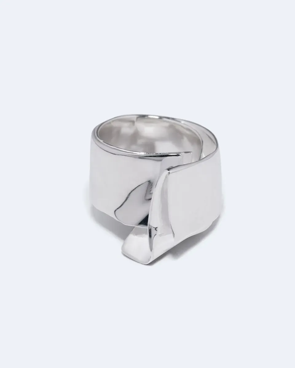 Completedworks Soggy Envelope bague argent recyclé froissé