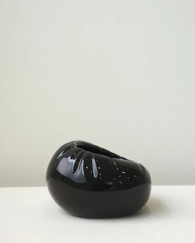 Completedworks Croissant Small Bowl bol noir céramique brillante