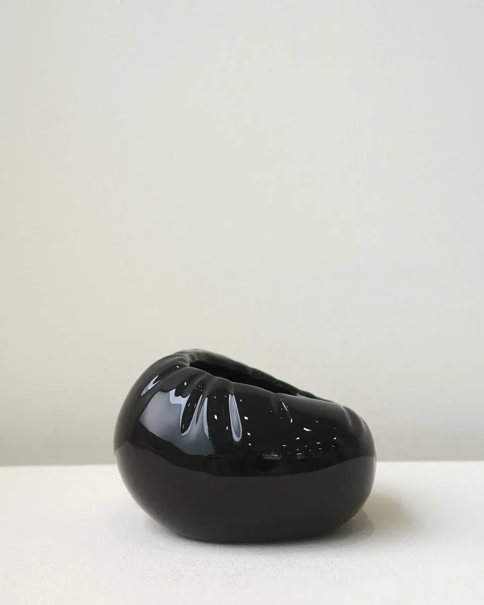 Completedworks Croissant Small Bowl bol noir céramique brillante
