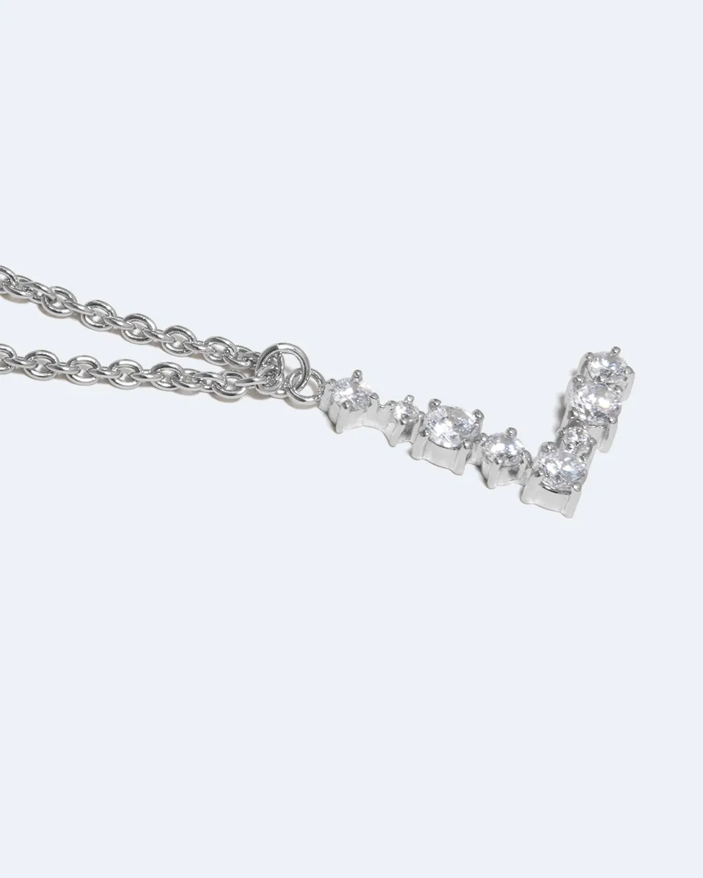 Completedworks Glitchy L pendentif lettre L zirconium rhodié