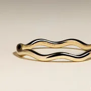 Astrid & Miyu Scalloped Band bague or massif festonné