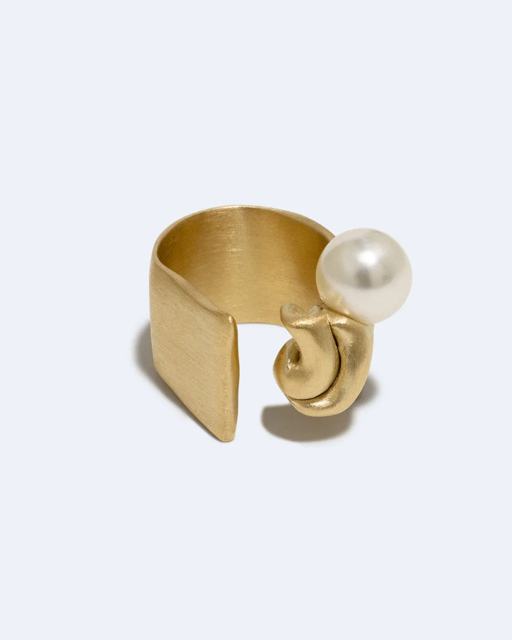 Completedworks Crumple bague perle vermeil taille L