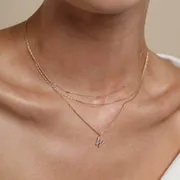 Astrid & Miyu W Initial Pavé collier initiale W doré