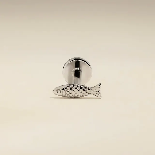 Astrid & Miyu Fish Piercing Stud piercing or blanc