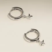 Astrid & Miyu Cosmic Star Charm créoles étoile argent