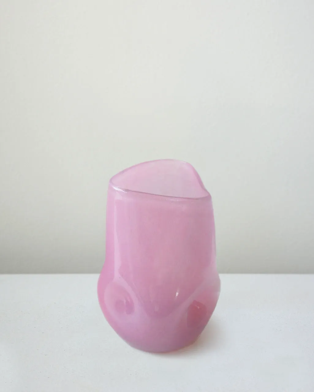 Completedworks Thaw verre haut verre recyclé rose