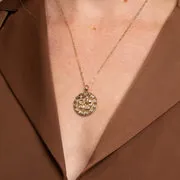 Astrid & Miyu Aquarius Bold Zodiac collier pendentif doré