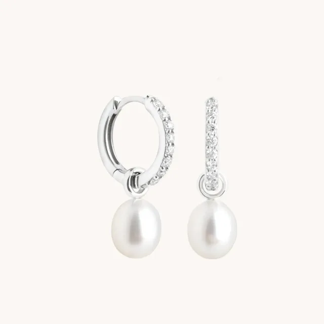 Astrid & Miyu Diamond Pearl Charm Huggies créoles or blanc