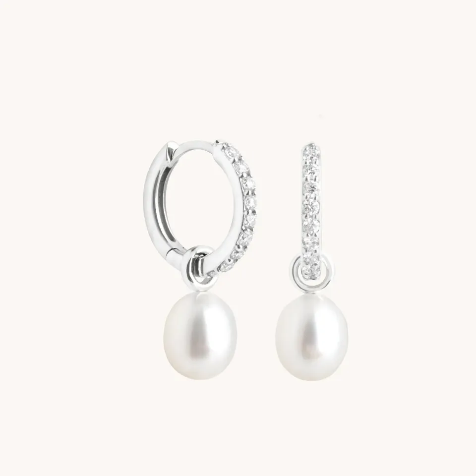 Astrid & Miyu Diamond Pearl Charm Huggies créoles or blanc