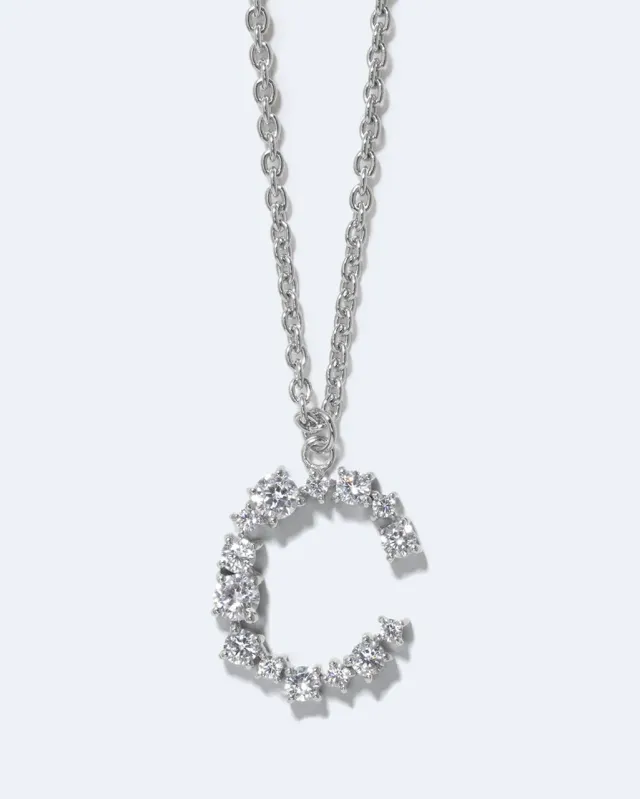 Completedworks Glitchy C collier pendentif lettre rhodié