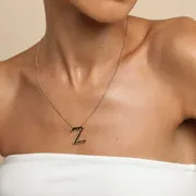 Astrid & Miyu Z Initial Bold Pendant collier doré Z