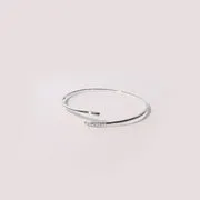 Astrid & Miyu Orbit Crystal Cuff manchette argent