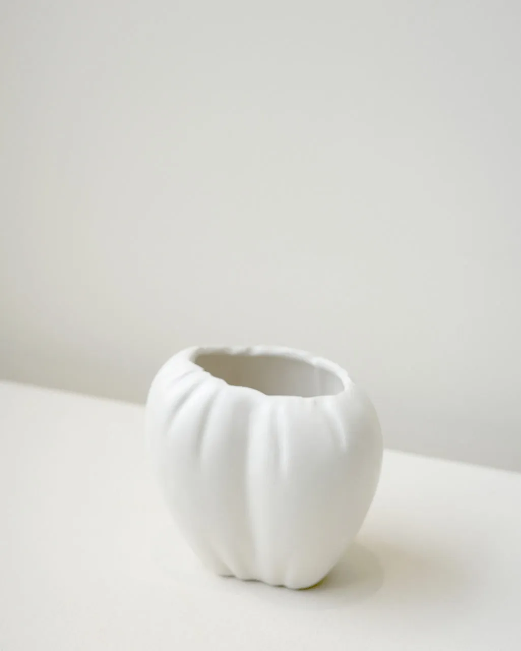 Completedworks B72 petit vase blanc mat céramique