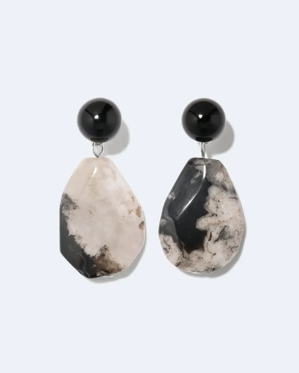 Completedworks Time Will Say Nothing boucles d’oreilles agate onyx