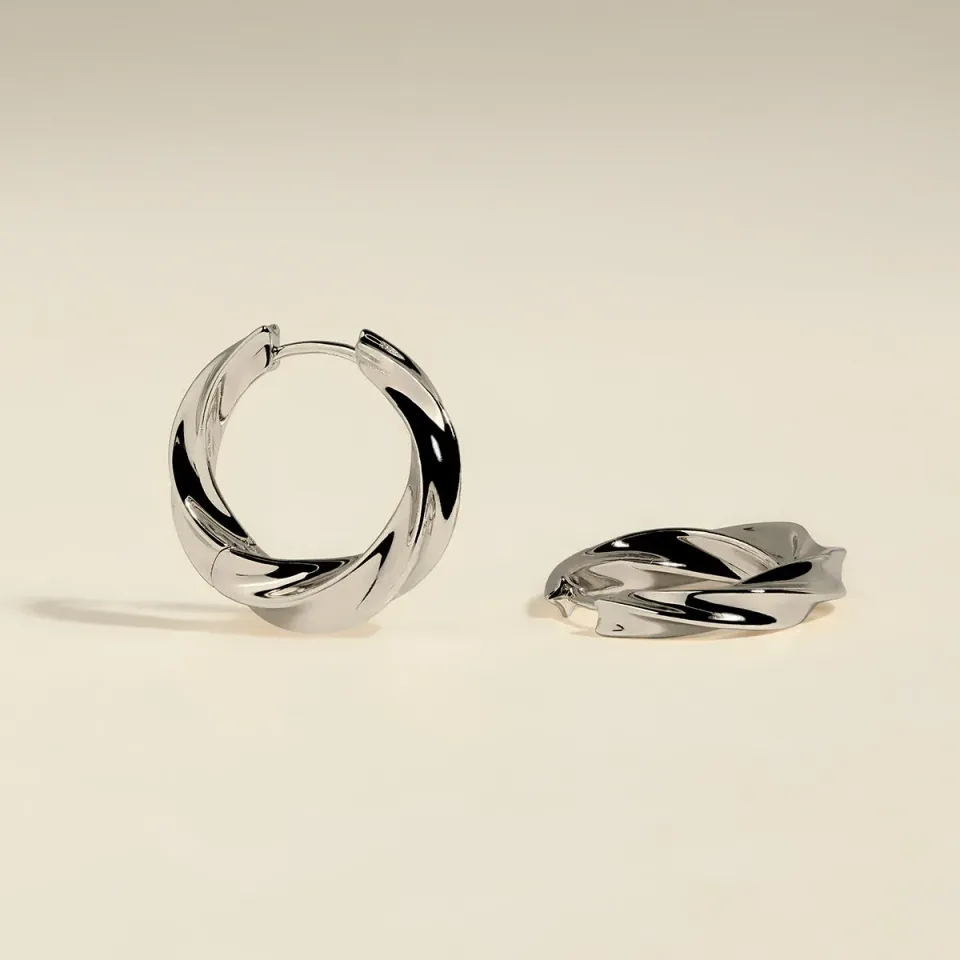 Astrid & Miyu Cosmic Twist Large créoles argent torsadé