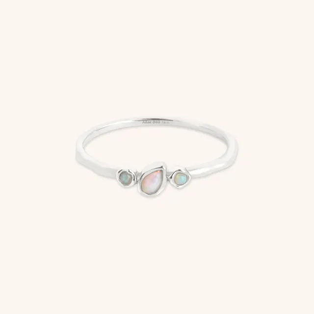 Astrid & Miyu Molten Opal Cluster bague or blanc opale