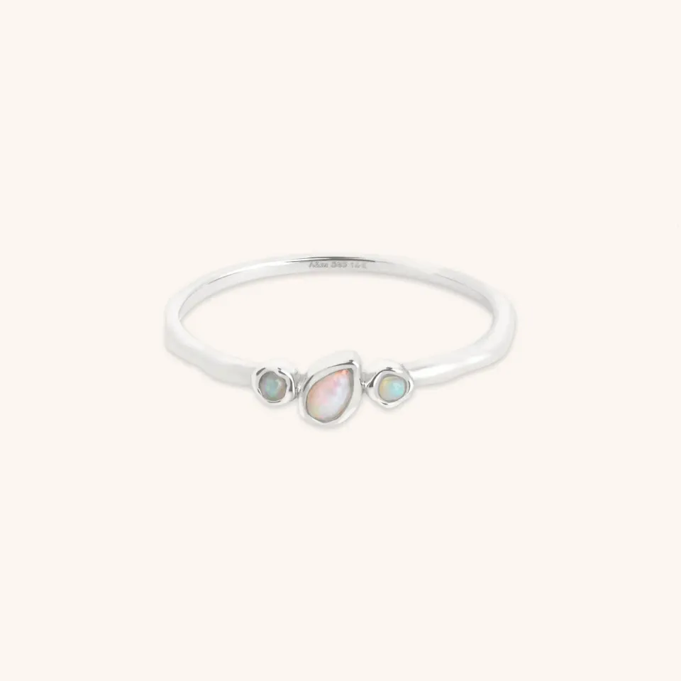 Astrid & Miyu Molten Opal Cluster bague or blanc opale