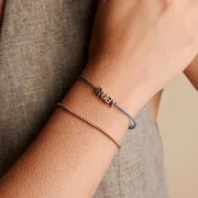 Astrid & Miyu Initial Click Charm B breloque or massif