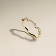 Astrid & Miyu Scalloped Band bague or massif festonné