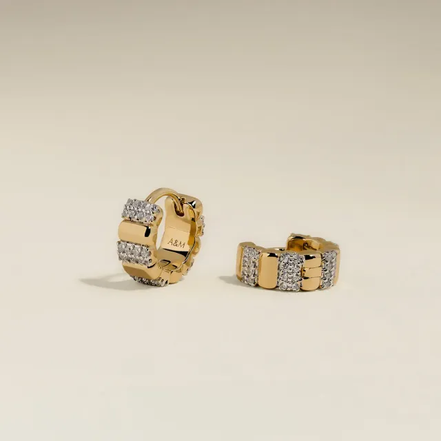 Astrid & Miyu Crystal Ridged créoles plaqué or strass