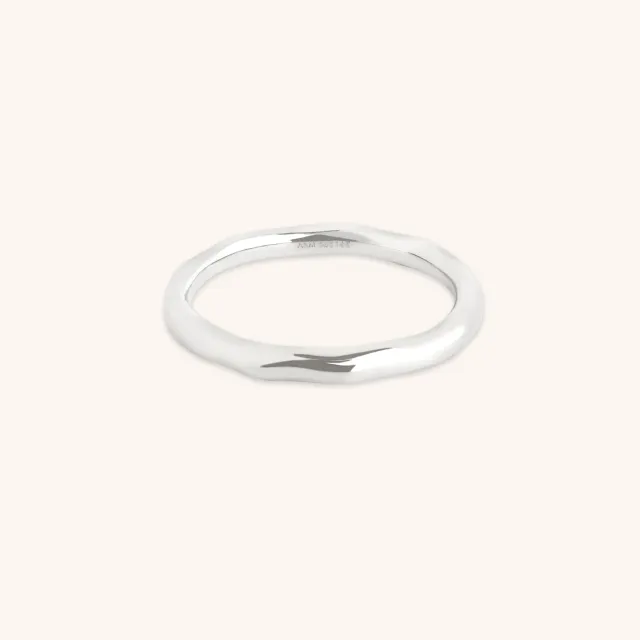 Astrid & Miyu Molten Band bague anneau or blanc fondu
