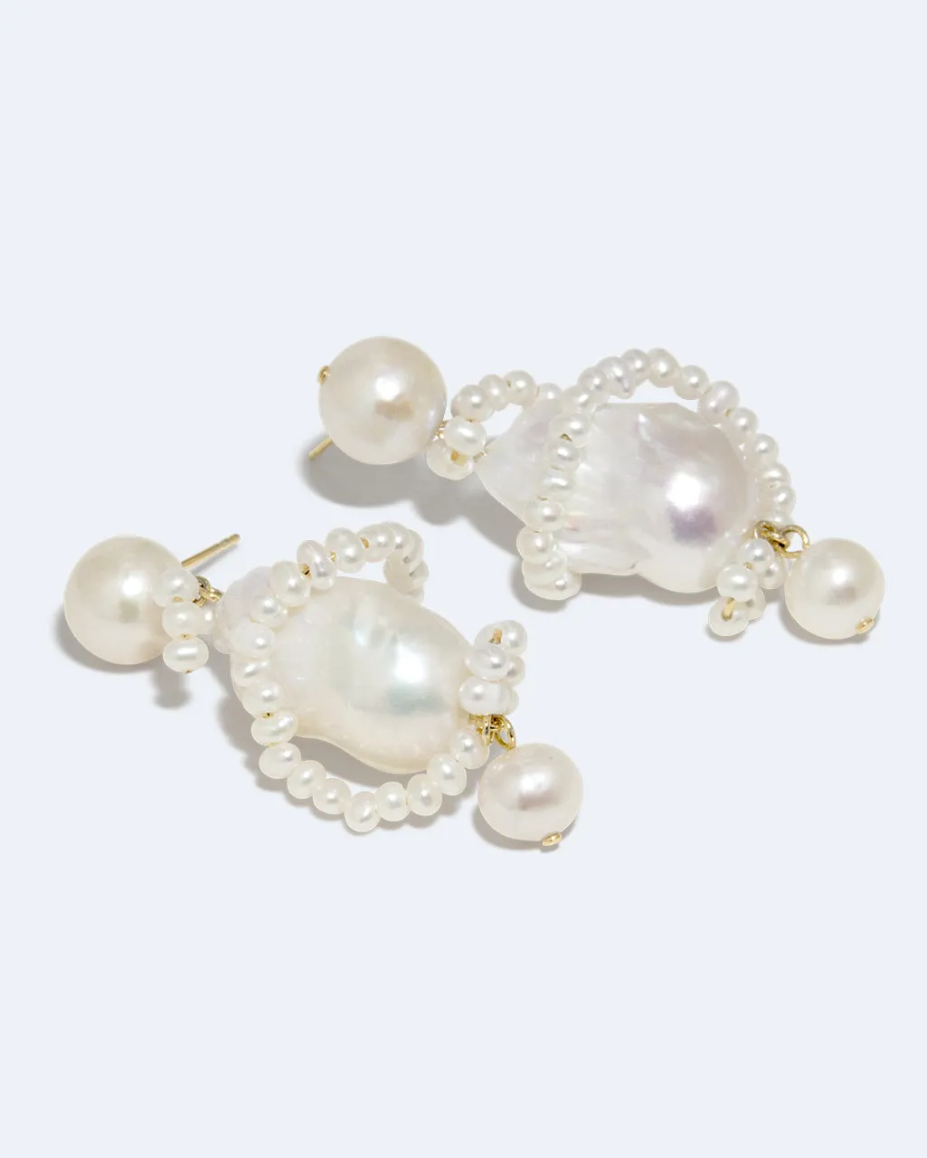Completedworks Carvings boucles d'oreilles perle vermeil