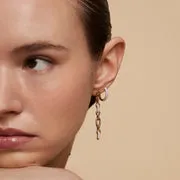 Astrid & Miyu Pavé Chain Link boucles pendantes doré