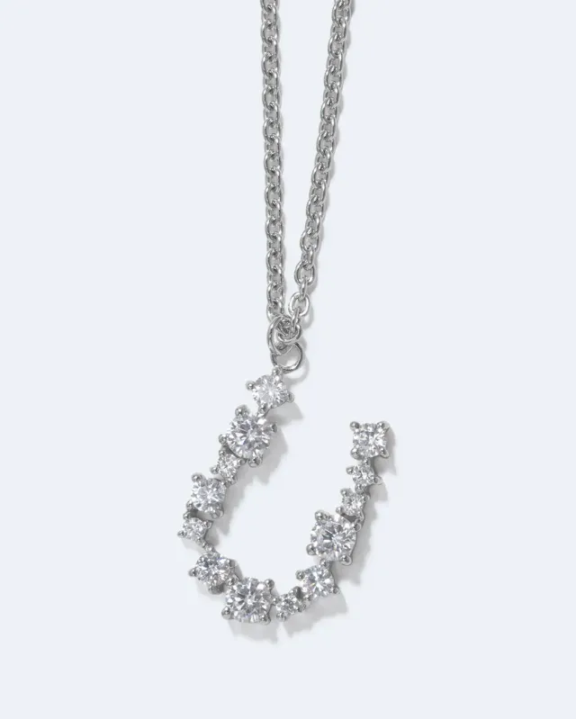 Completedworks Glitchy U collier pendentif lettre zirconium