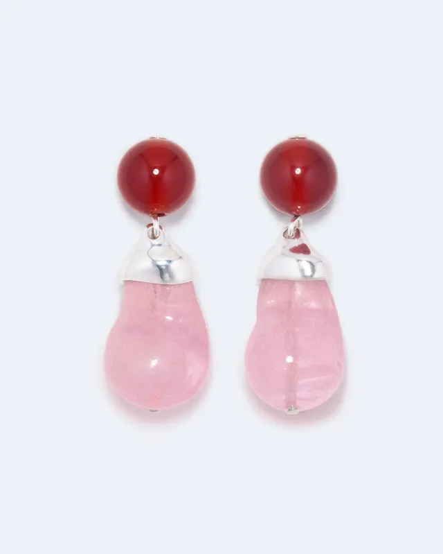 Completedworks Beak boucles d’oreilles résine rose agate rouge