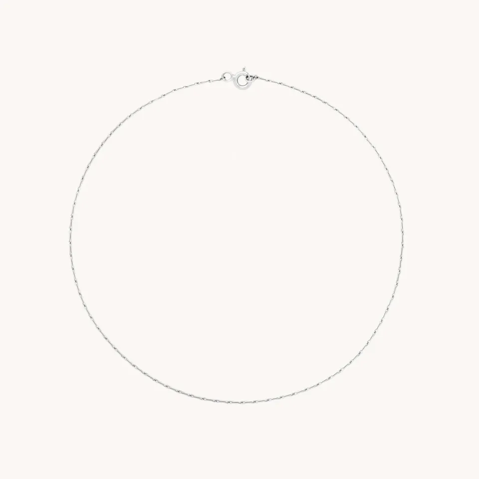 Astrid & Miyu Marylebone bracelet cheville or blanc massif
