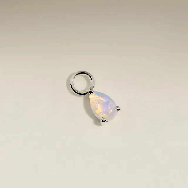 Astrid & Miyu Opal October charm oreille or blanc massif