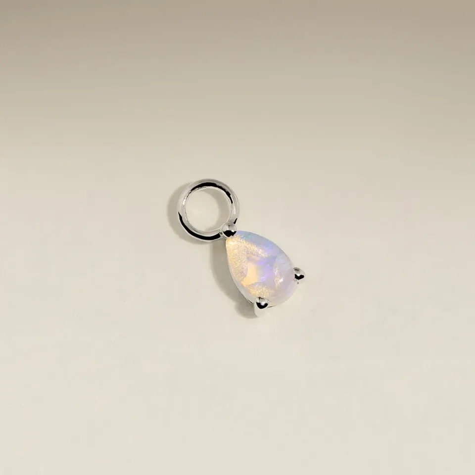 Astrid & Miyu Opal October charm oreille or blanc massif