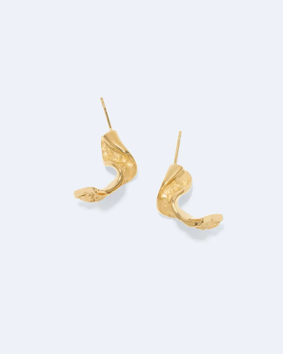 Completedworks Ribbon II boucles d'oreilles vermeil doré