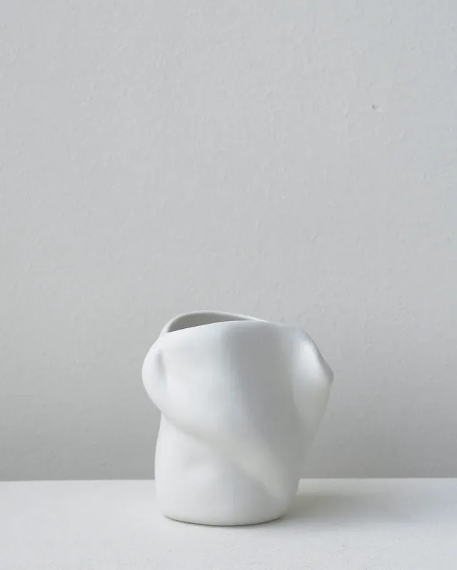 Completedworks Postures vase céramique blanc mat