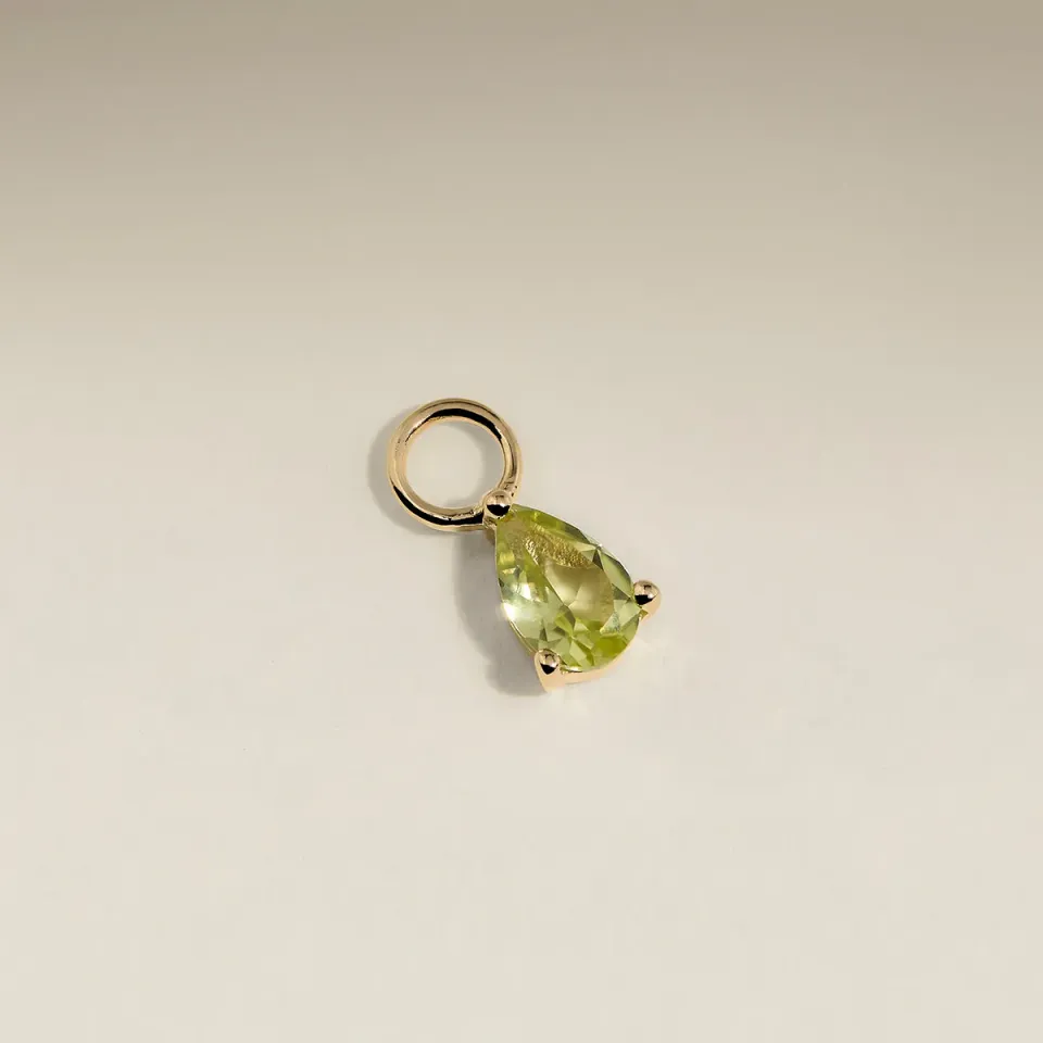 Astrid & Miyu Peridot August charm or massif pierre d'août