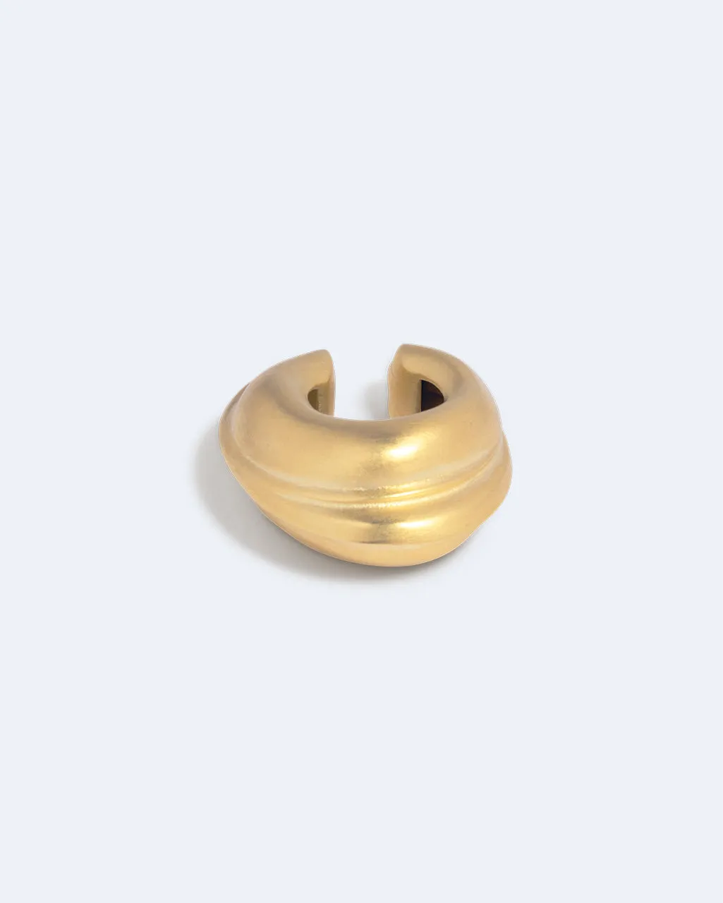 Completedworks Is This Riveting lot 3 ear cuffs doré satiné
