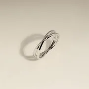 Astrid & Miyu Crossover Illusion Band bague argent entrelacée