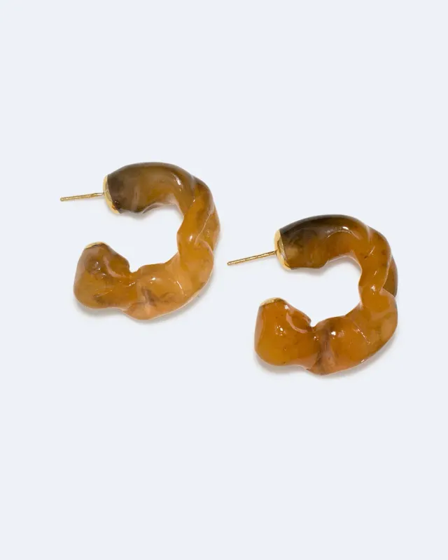 Completedworks Ruffle boucles d'oreilles écaille vermeil or