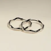 Astrid & Miyu Scalloped Large Hoops créoles argent