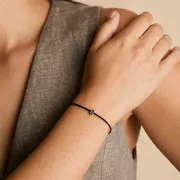 Astrid & Miyu Initial Click Charm B charm or blanc massif