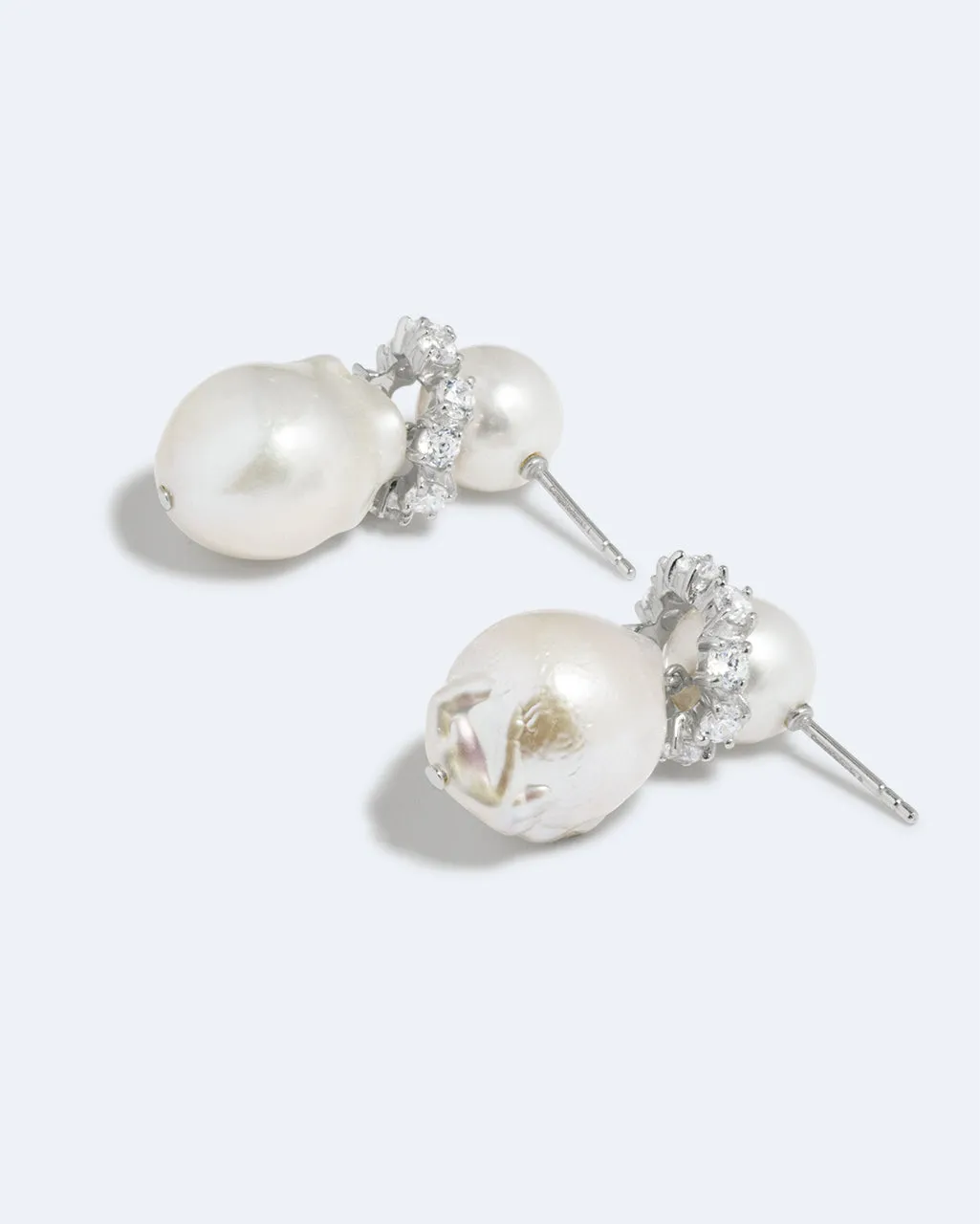Completedworks Woah! boucles d'oreilles perles argent rhodié