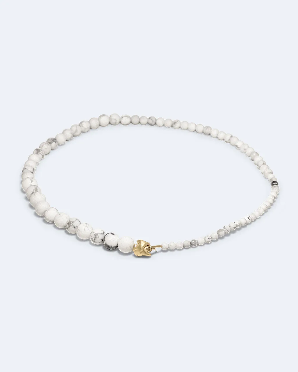 Completedworks Tidelands collier howlite blanche plaqué or