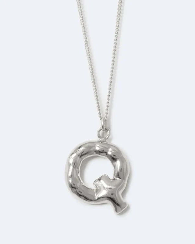 Completedworks Classicworks Q collier lettre Q argent