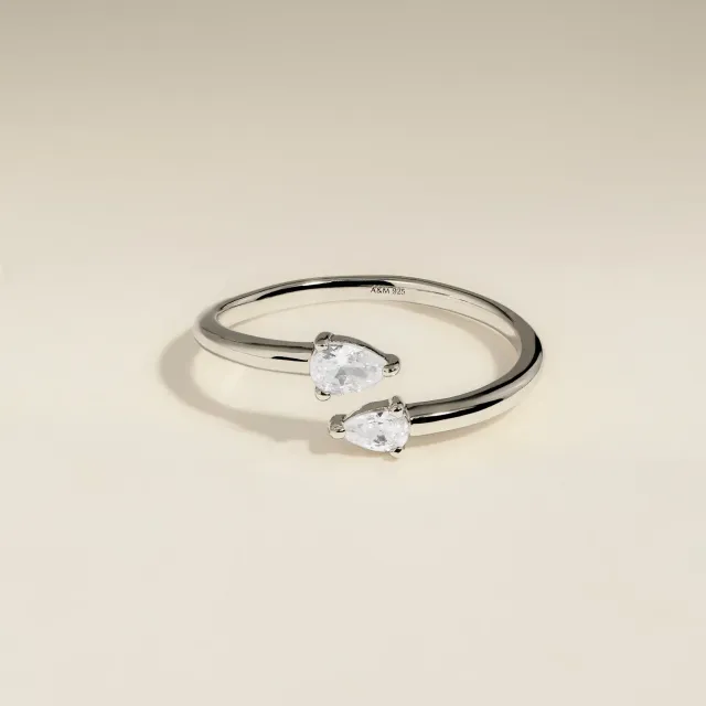 Astrid & Miyu Crystal Pear bague ouverte argent cristal