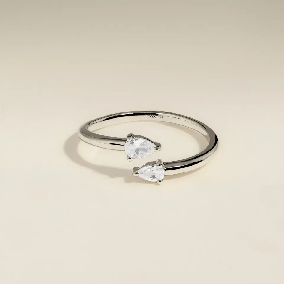 Astrid & Miyu Crystal Pear bague ouverte argent cristal