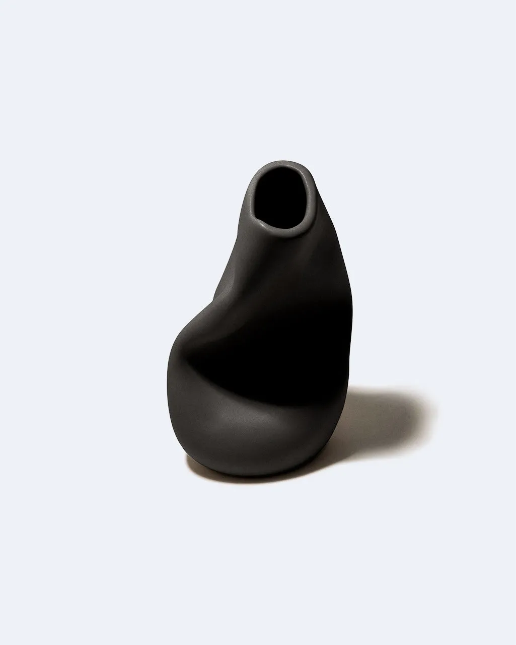 Completedworks Solitude vase céramique noir mat