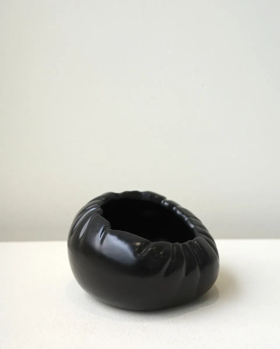 Completedworks Fold Croissant bol noir mat petit