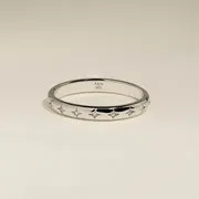 Astrid & Miyu Crossover Illusion Band bague argent entrelacée